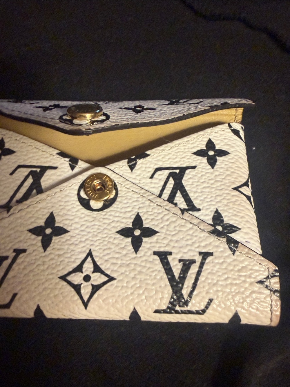 Louis Vuitton White Monogram Card Holder with Gold Snap - Picture 4 of 7